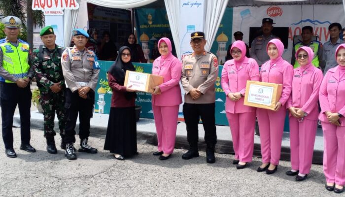 Kapolsek Biringkanaya Tinjau Pos Yan Terminal Daya, Bhayangkari Serahkan Bingkisan