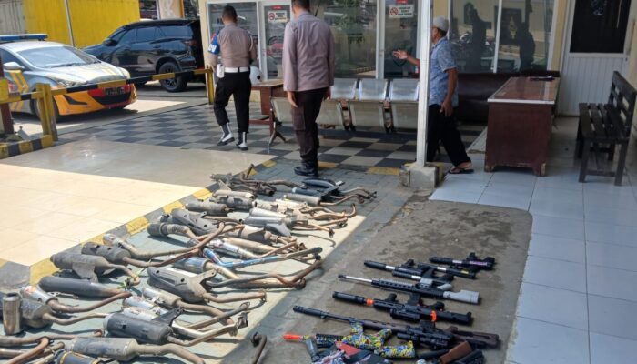 Polsek Tallo Musnahkan 102 Knalpot Brong dan 20 Senjata Mainan Hasil Sitaan Patroli Ramadan