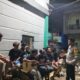 Bhabinkamtibmas Kel. Buloa Lakukan Sambang Warga di Jl. Sultan Abdullah Raya, Himbau Remaja Pulang Tertib Malam Hari