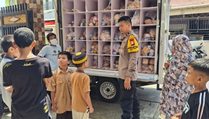 Bhabinkamtibmas Polsek Tallo Pantau Penyaluran MBG di SMU/SMP Datuk Ribandang, Kapolsek Tallo Beri Apresiasi
