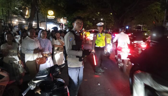 Personel Jajaran Polrestabes Makassar Jaga Keamanan Ibadah di Gereja