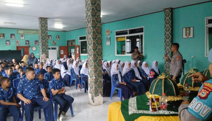Police Go To School, Kapolsek Makassar Edukasi Pelajar Bijak Bermedsos