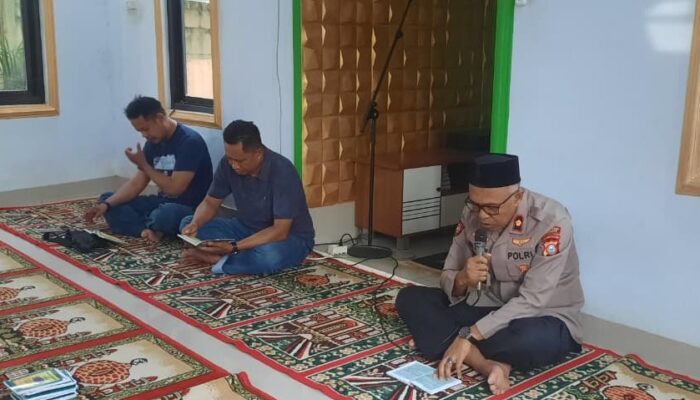 Kapolsek Tamalate Pimpin Pembinaan Rohani dan Mental Personel Lewat Tadarus Al-Qur’an