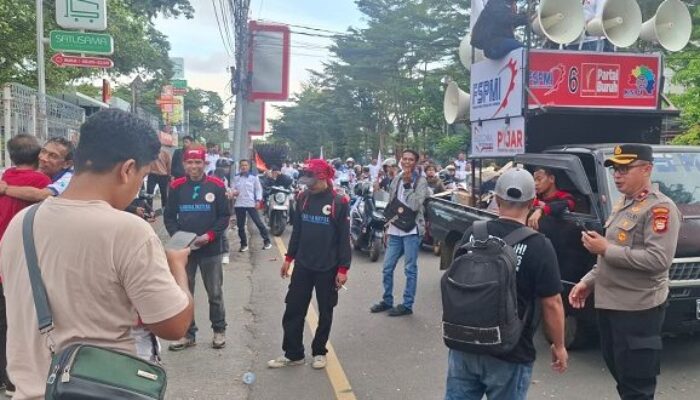 Kapolsek Ujung Pandang Kawal Aksi May Day di Karebosi