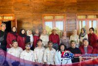 Ket : Mahasiswa Pascasarjana ESL IPB University Bedah Sistem Ekonomi Kelembagaan di Kasepuhan Gelar Alam