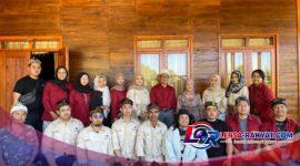 Ket : Mahasiswa Pascasarjana ESL IPB University Bedah Sistem Ekonomi Kelembagaan di Kasepuhan Gelar Alam