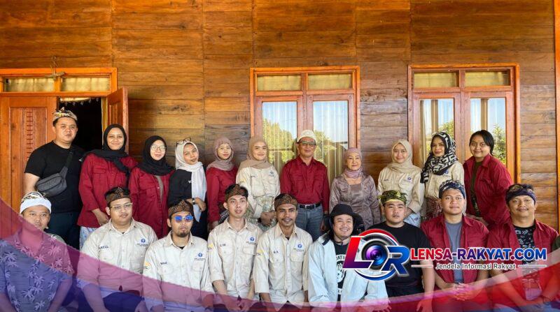 Ket : Mahasiswa Pascasarjana ESL IPB University Bedah Sistem Ekonomi Kelembagaan di Kasepuhan Gelar Alam