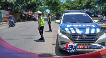 Personel Satlantas Jeneponto Lakukan Pengaturan Arus Lalu Lintas di Sejumlah Titik Rawan