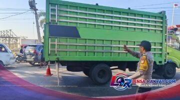 Cegah Kelangkaan dan Kemacetan, Personel Polsek Arungkeke Kawal Ketat Pengisian BBM di SPBU Bulo-Bulo